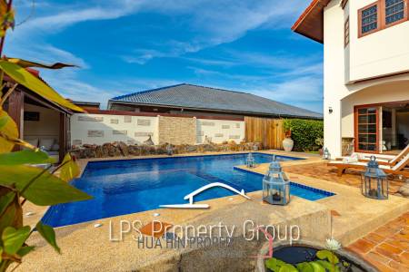 City Center 6 Bedroom Private Pool Villa For Sale on 1 Rai Land