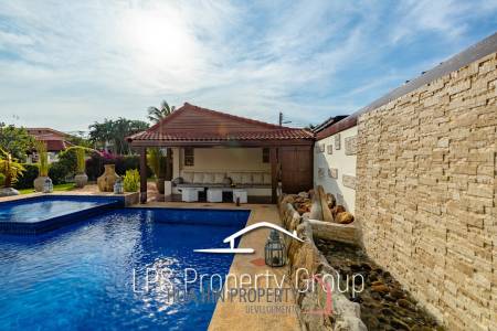 City Center 6 Bedroom Private Pool Villa For Sale on 1 Rai Land