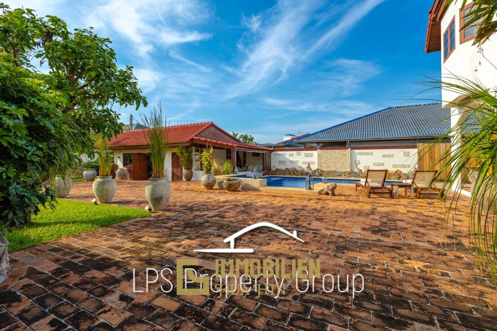 City Center 6 Bedroom Private Pool Villa For Sale on 1 Rai Land