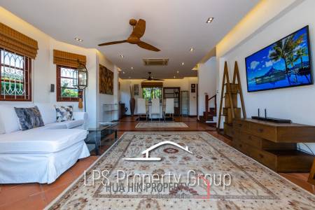 City Center 6 Bedroom Private Pool Villa For Sale on 1 Rai Land