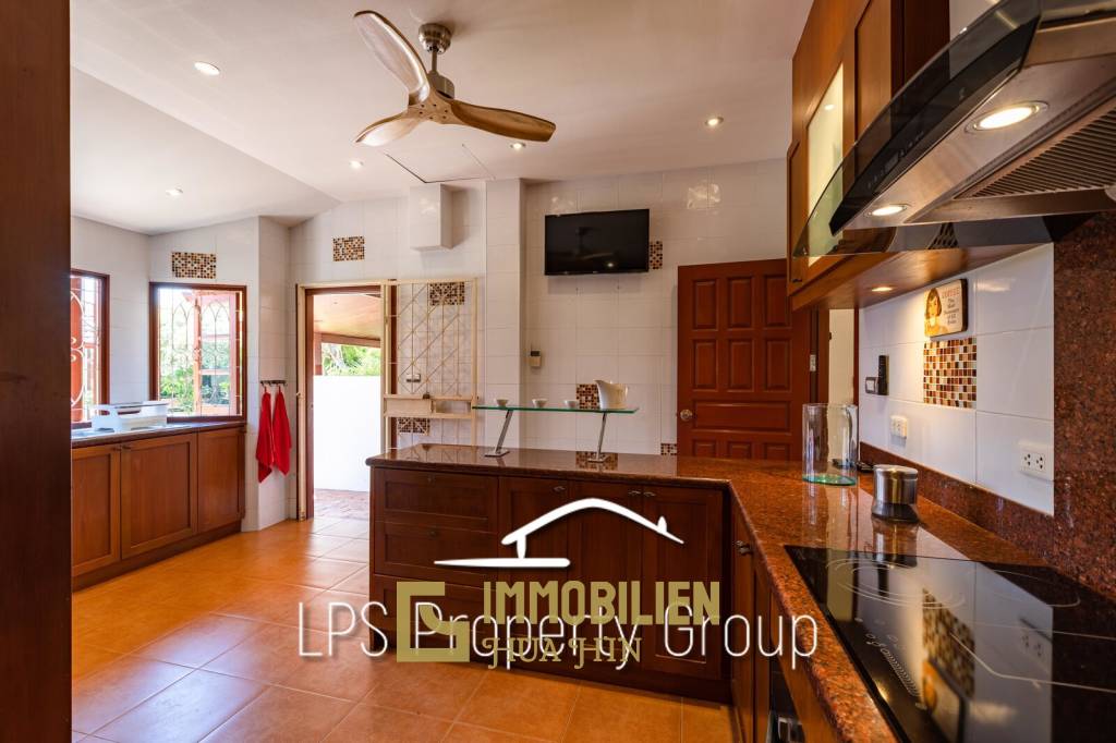 City Center 6 Bedroom Private Pool Villa For Sale on 1 Rai Land