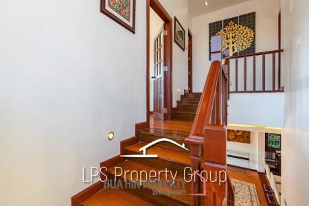 City Center 6 Bedroom Private Pool Villa For Sale on 1 Rai Land