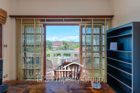 City Center 6 Bedroom Private Pool Villa For Sale on 1 Rai Land