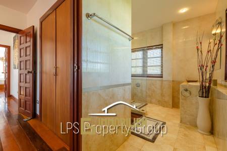 City Center 6 Bedroom Private Pool Villa For Sale on 1 Rai Land