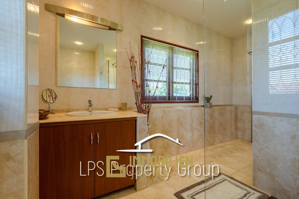 City Center 6 Bedroom Private Pool Villa For Sale on 1 Rai Land