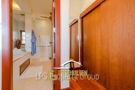 City Center 6 Bedroom Private Pool Villa For Sale on 1 Rai Land