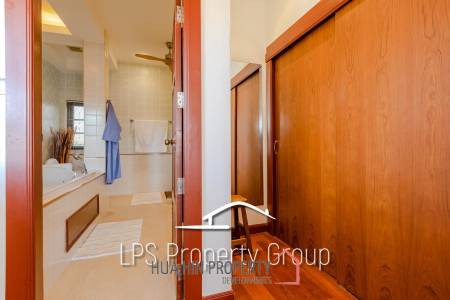 City Center 6 Bedroom Private Pool Villa For Sale on 1 Rai Land