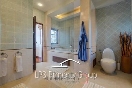 City Center 6 Bedroom Private Pool Villa For Sale on 1 Rai Land
