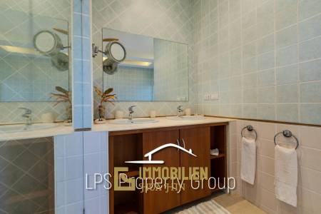 City Center 6 Bedroom Private Pool Villa For Sale on 1 Rai Land