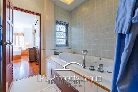 City Center 6 Bedroom Private Pool Villa For Sale on 1 Rai Land