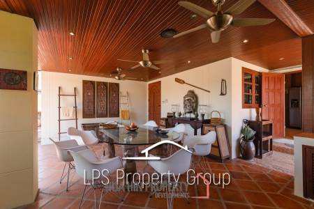 City Center 6 Bedroom Private Pool Villa For Sale on 1 Rai Land