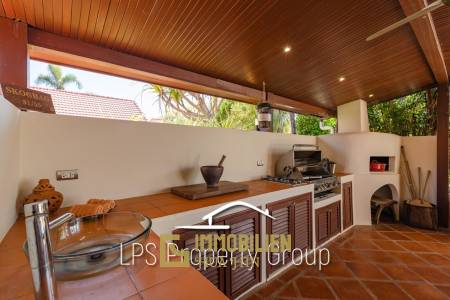 City Center 6 Bedroom Private Pool Villa For Sale on 1 Rai Land