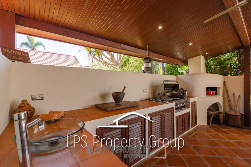 City Center 6 Bedroom Private Pool Villa For Sale on 1 Rai Land