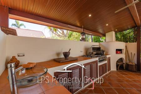City Center 6 Bedroom Private Pool Villa For Sale on 1 Rai Land