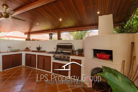 City Center 6 Bedroom Private Pool Villa For Sale on 1 Rai Land