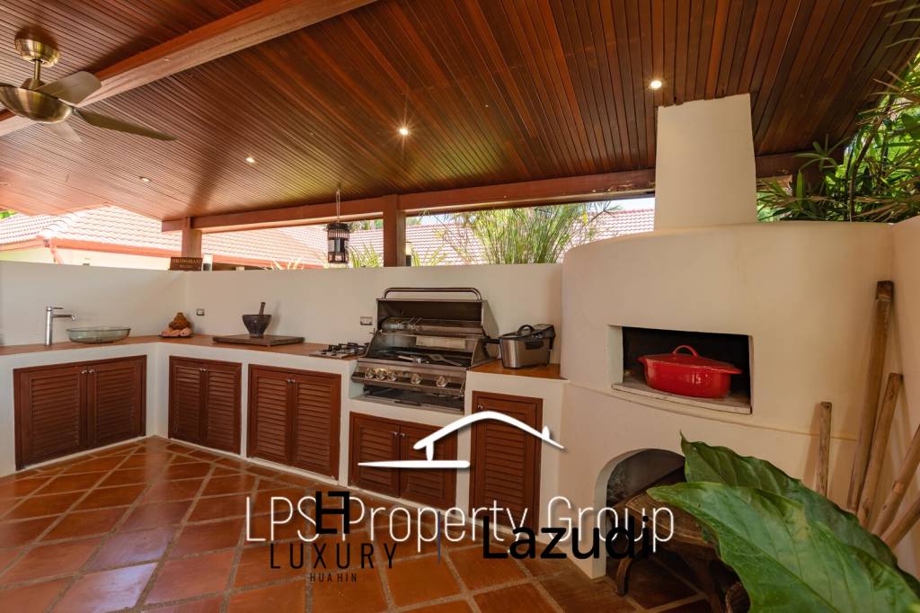 City Center 6 Bedroom Private Pool Villa For Sale on 1 Rai Land