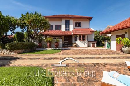 City Center 6 Bedroom Private Pool Villa For Sale on 1 Rai Land