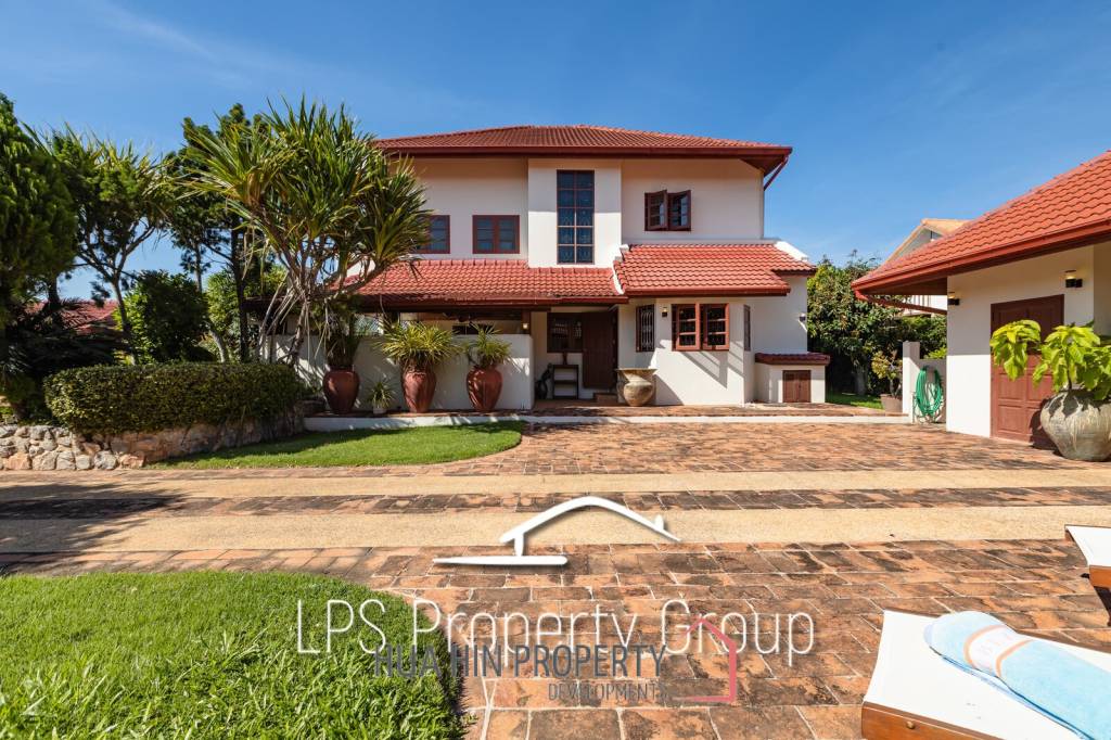 City Center 6 Bedroom Private Pool Villa For Sale on 1 Rai Land