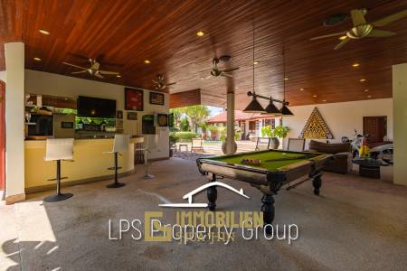 City Center 6 Bedroom Private Pool Villa For Sale on 1 Rai Land
