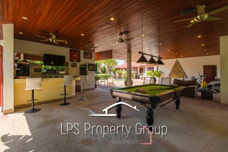City Center 6 Bedroom Private Pool Villa For Sale on 1 Rai Land