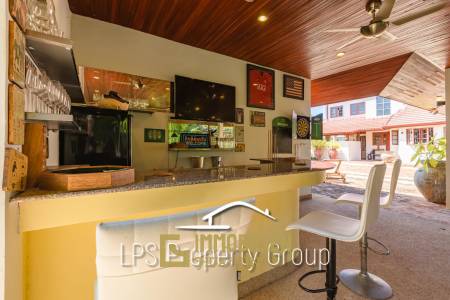 City Center 6 Bedroom Private Pool Villa For Sale on 1 Rai Land