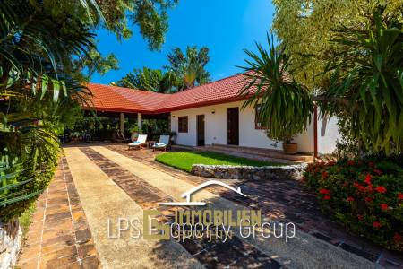 City Center 6 Bedroom Private Pool Villa For Sale on 1 Rai Land