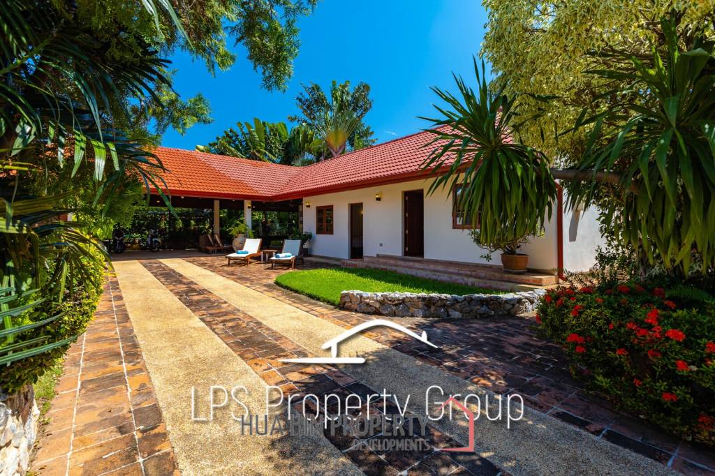 City Center 6 Bedroom Private Pool Villa For Sale on 1 Rai Land