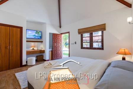 City Center 6 Bedroom Private Pool Villa For Sale on 1 Rai Land