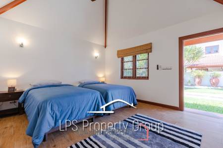 City Center 6 Bedroom Private Pool Villa For Sale on 1 Rai Land