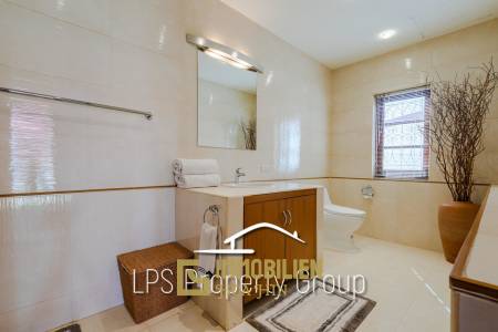 City Center 6 Bedroom Private Pool Villa For Sale on 1 Rai Land