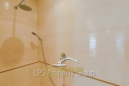 City Center 6 Bedroom Private Pool Villa For Sale on 1 Rai Land