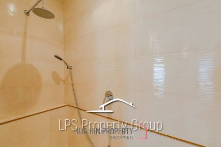 City Center 6 Bedroom Private Pool Villa For Sale on 1 Rai Land