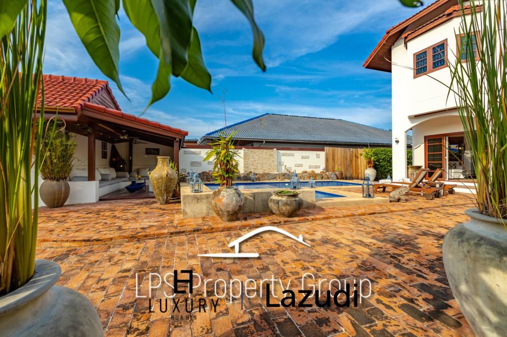 Zentral in der Stadt gelegene Private Pool Villa mit 6 Schlafzimmern auf 1.600 qm Land zum Verkauf