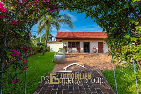 City Center 6 Bedroom Private Pool Villa For Sale on 1 Rai Land