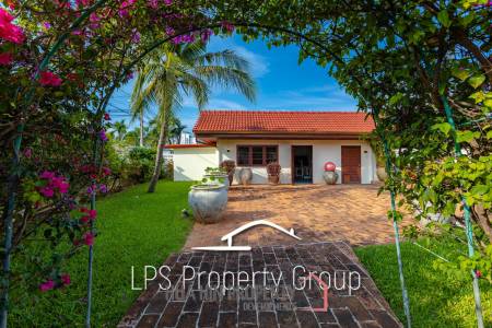City Center 6 Bedroom Private Pool Villa For Sale on 1 Rai Land