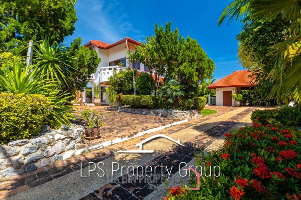 City Center 6 Bedroom Private Pool Villa For Sale on 1 Rai Land