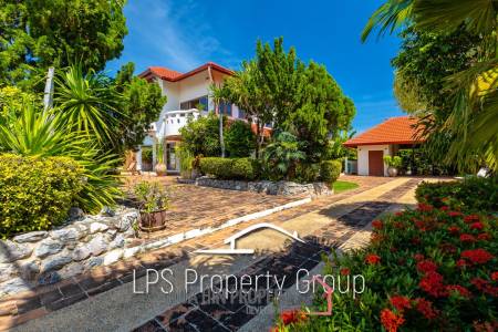 City Center 6 Bedroom Private Pool Villa For Sale on 1 Rai Land