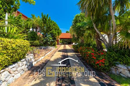 City Center 6 Bedroom Private Pool Villa For Sale on 1 Rai Land