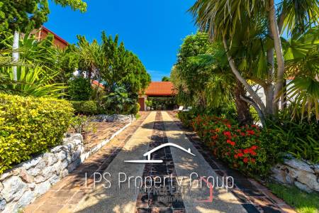 City Center 6 Bedroom Private Pool Villa For Sale on 1 Rai Land