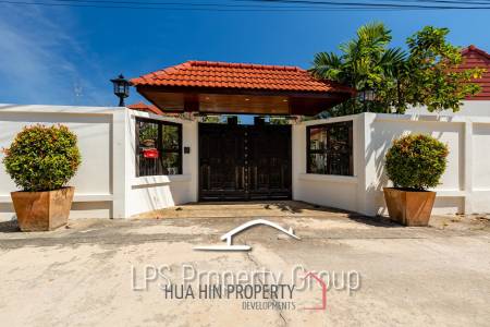 City Center 6 Bedroom Private Pool Villa For Sale on 1 Rai Land