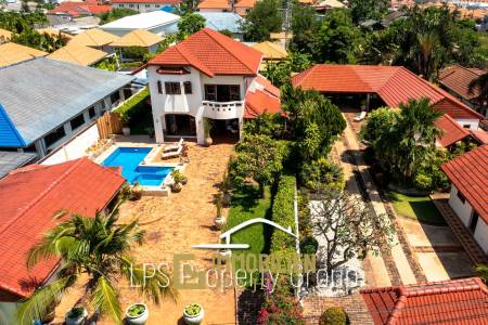City Center 6 Bedroom Private Pool Villa For Sale on 1 Rai Land