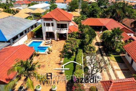 City Center 6 Bedroom Private Pool Villa For Sale on 1 Rai Land