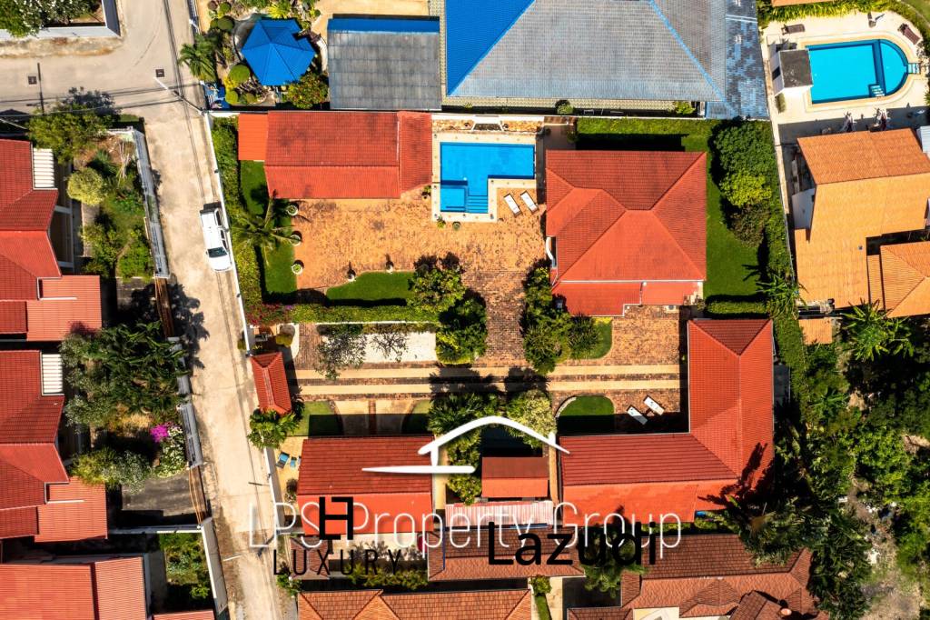 City Center 6 Bedroom Private Pool Villa For Sale on 1 Rai Land