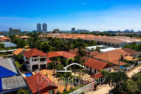 City Center 6 Bedroom Private Pool Villa For Sale on 1 Rai Land