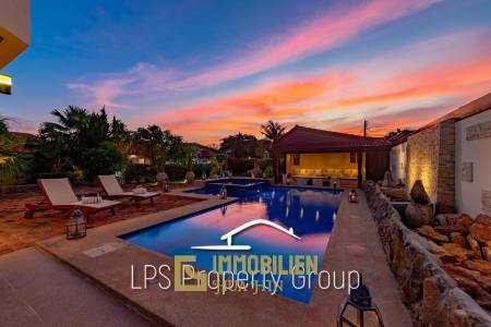 City Center 6 Bedroom Private Pool Villa For Sale on 1 Rai Land