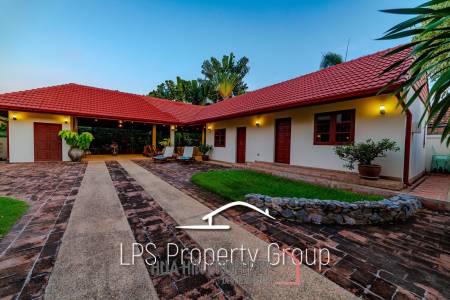City Center 6 Bedroom Private Pool Villa For Sale on 1 Rai Land