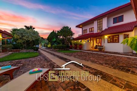 City Center 6 Bedroom Private Pool Villa For Sale on 1 Rai Land