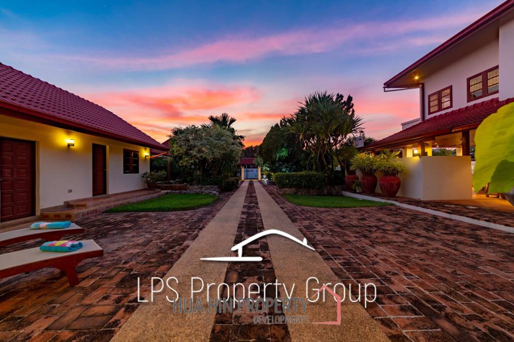 City Center 6 Bedroom Private Pool Villa For Sale on 1 Rai Land