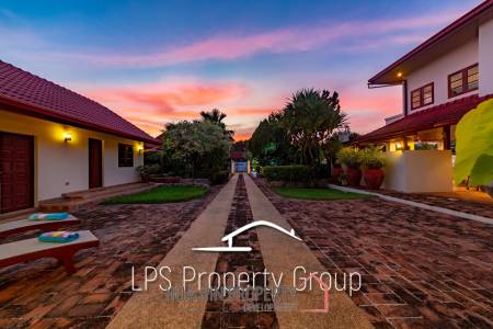 City Center 6 Bedroom Private Pool Villa For Sale on 1 Rai Land