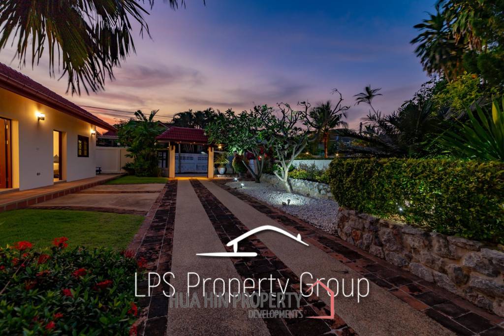 City Center 6 Bedroom Private Pool Villa For Sale on 1 Rai Land